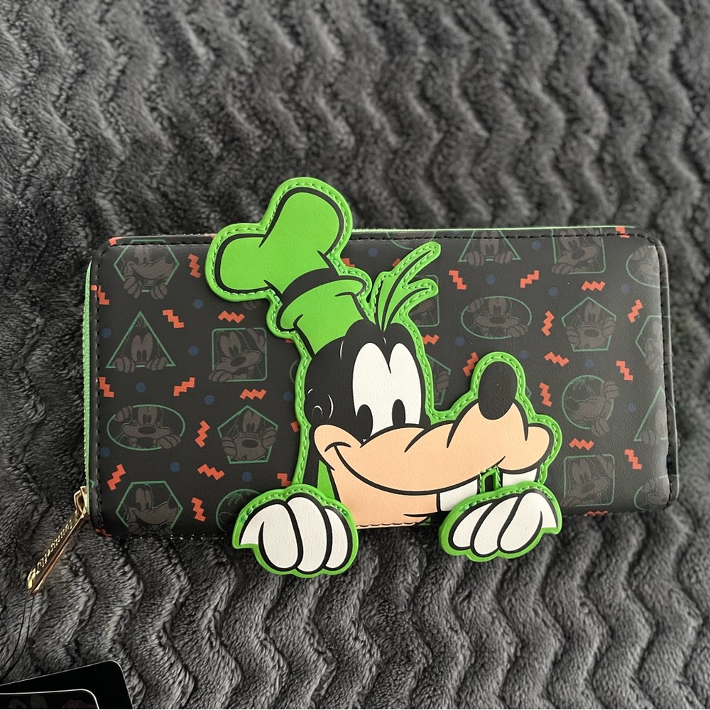 Loungefly Goofy wallet. NWT.